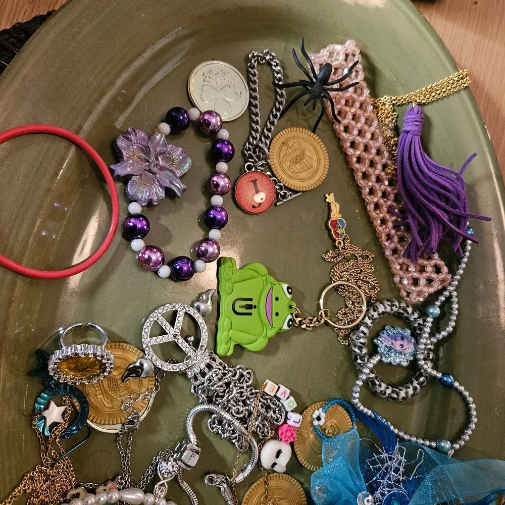 Vtg-Now JUNK Jewelry Lot~Young Adult~Teens~Children~ Wear Or For Projects~Crafts
